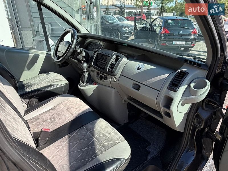 Минивэн Renault Trafic 2006 в Ровно