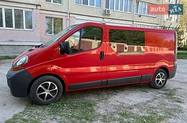 Грузопассажирский фургон Renault Trafic 2006 в Каменец-Подольском