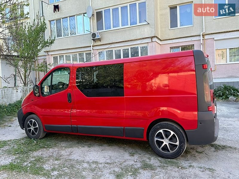 Грузопассажирский фургон Renault Trafic 2006 в Каменец-Подольском