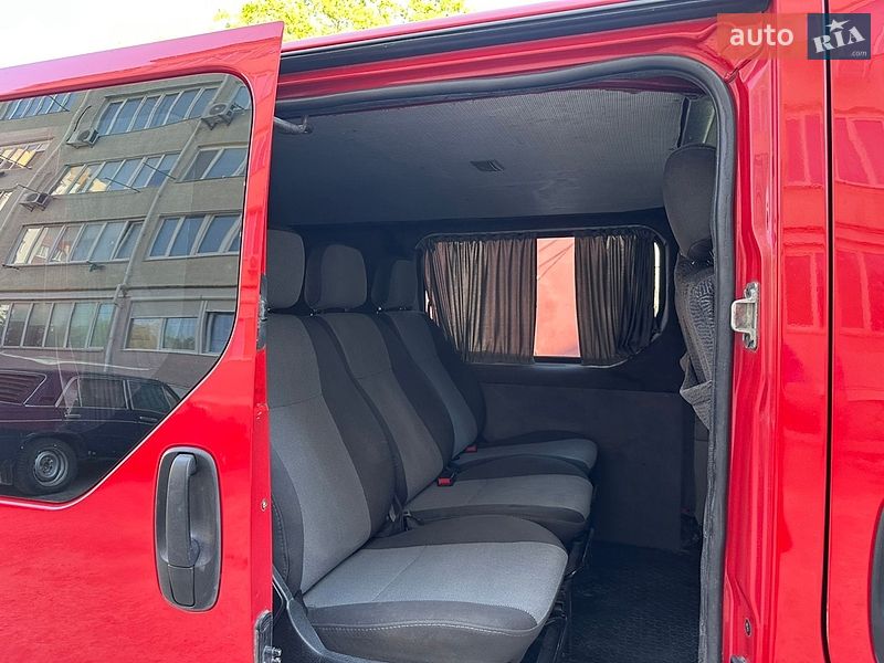Грузопассажирский фургон Renault Trafic 2006 в Каменец-Подольском