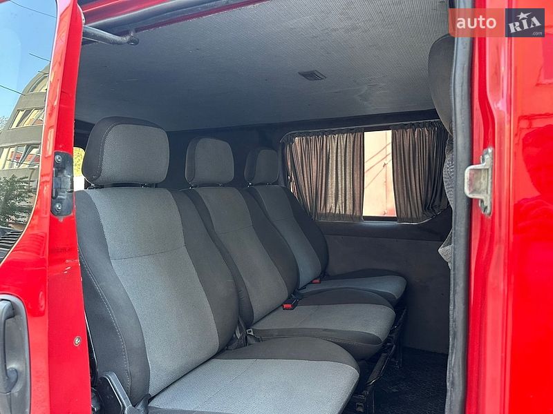Грузопассажирский фургон Renault Trafic 2006 в Каменец-Подольском
