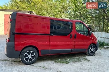 Грузопассажирский фургон Renault Trafic 2006 в Каменец-Подольском