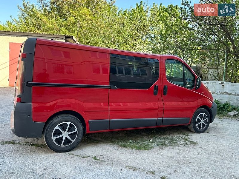 Грузопассажирский фургон Renault Trafic 2006 в Каменец-Подольском
