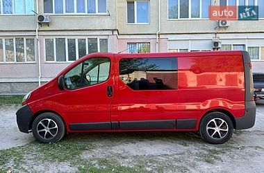 Грузопассажирский фургон Renault Trafic 2006 в Каменец-Подольском