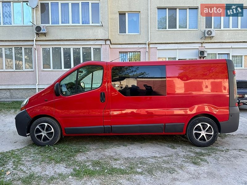 Грузопассажирский фургон Renault Trafic 2006 в Каменец-Подольском