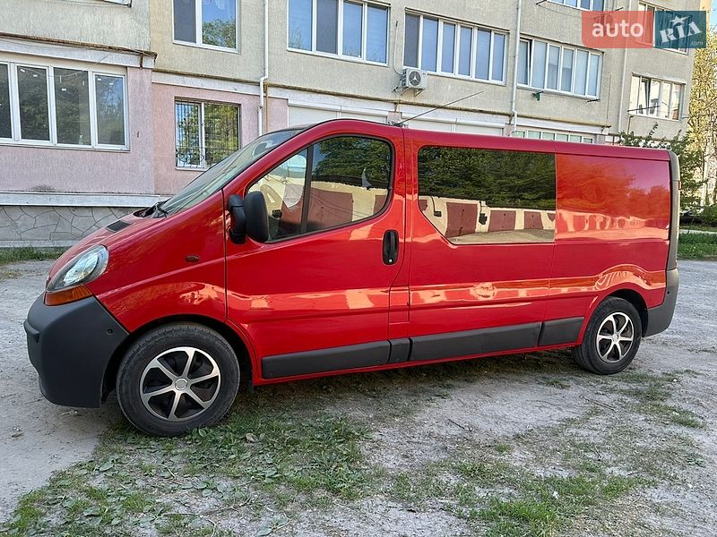 Грузопассажирский фургон Renault Trafic 2006 в Каменец-Подольском