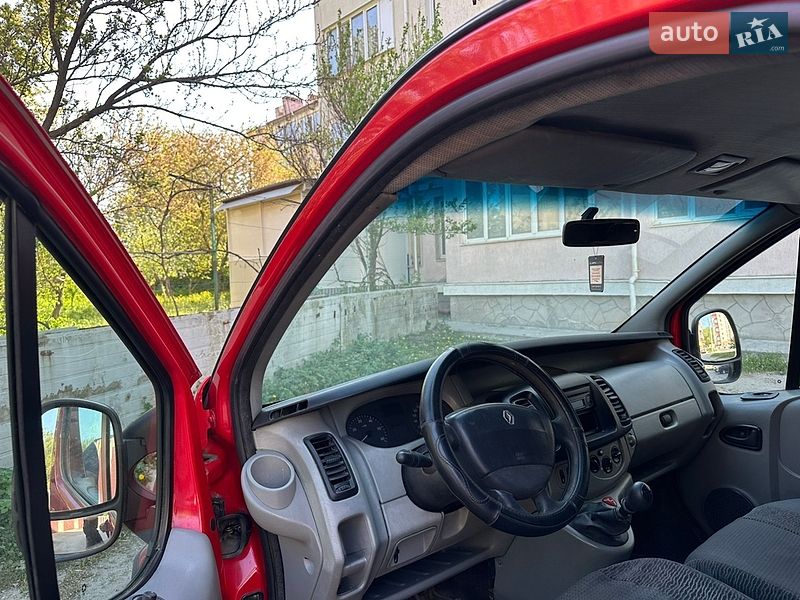 Грузопассажирский фургон Renault Trafic 2006 в Каменец-Подольском