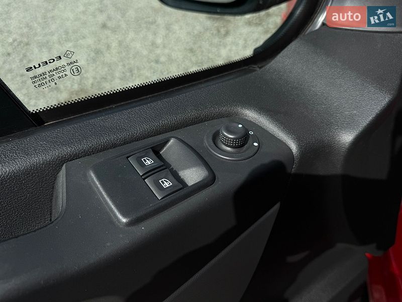 Мінівен Renault Trafic 2016 в Умані