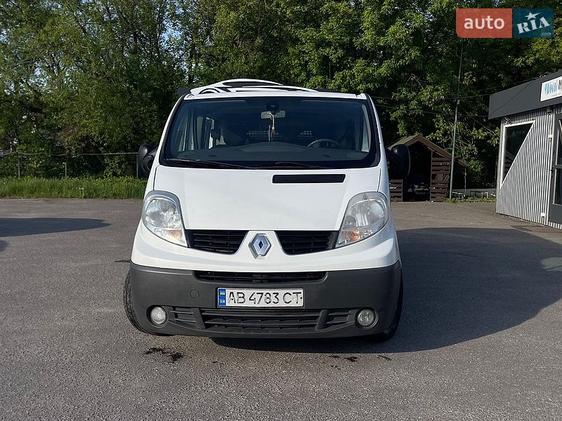 Вантажопасажирський фургон Renault Trafic 2012 в Вінниці
