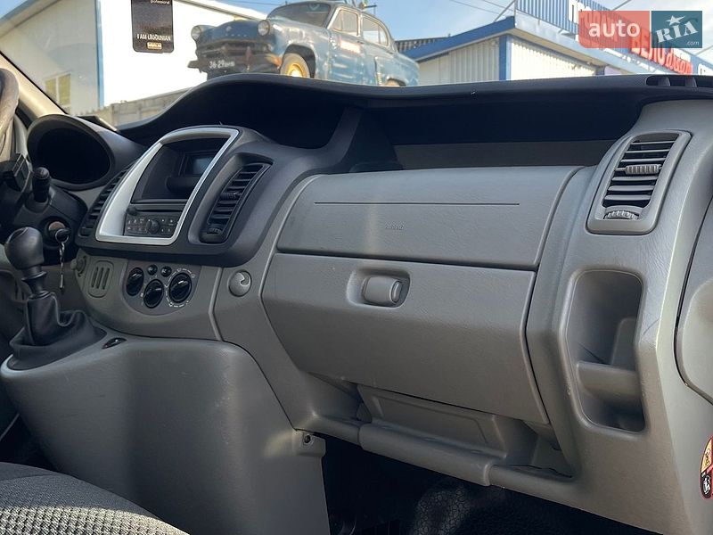 Вантажопасажирський фургон Renault Trafic 2012 в Вінниці
