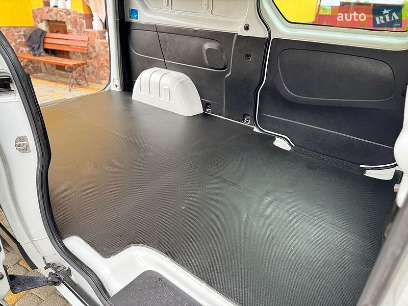 Вантажний фургон Renault Trafic 2023 в Дрогобичі