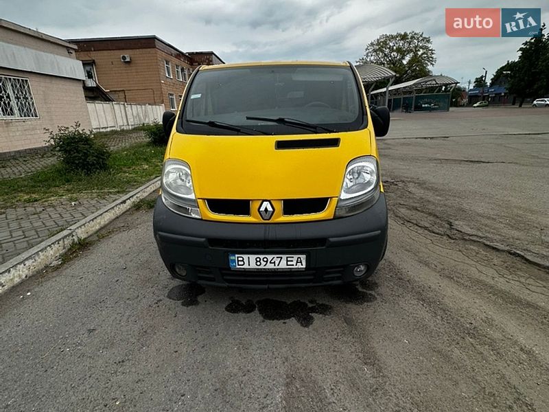 Вантажний фургон Renault Trafic 2005 в Полтаві