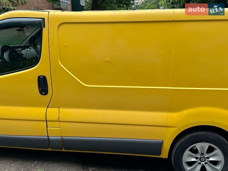 Вантажний фургон Renault Trafic 2005 в Полтаві