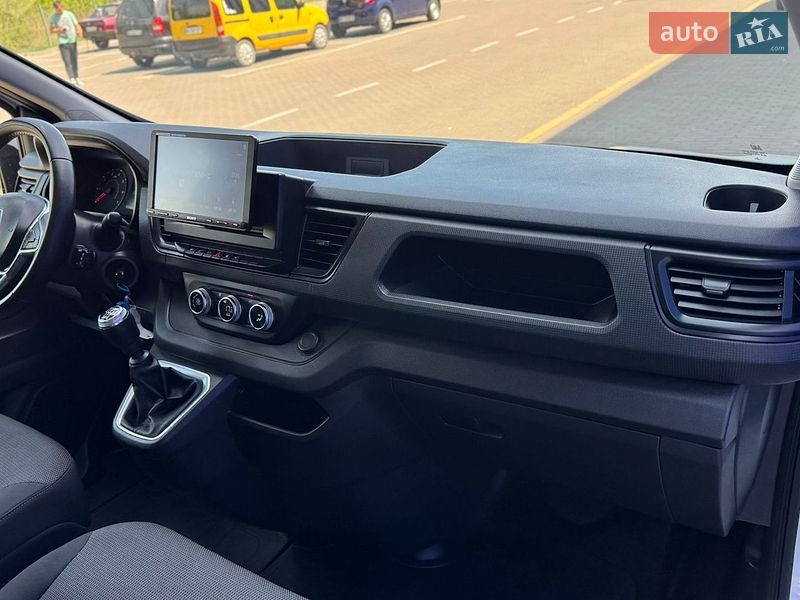 Вантажний фургон Renault Trafic 2022 в Дубні