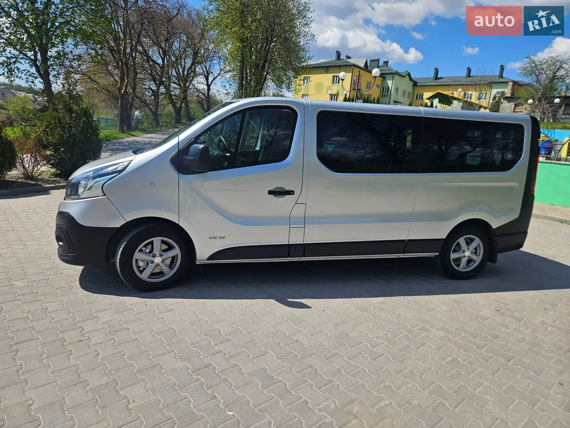 2015 Renault Trafic - мініатюра 2