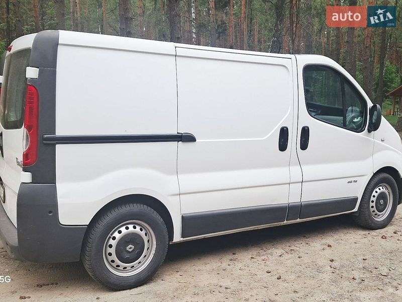 Грузовой фургон Renault Trafic 2012 в Вараше
