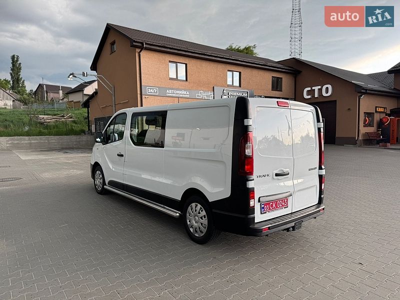 Грузопассажирский фургон Renault Trafic 2017 в Буче