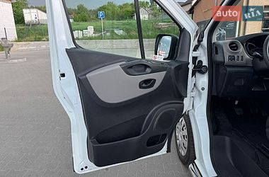 Грузопассажирский фургон Renault Trafic 2017 в Буче