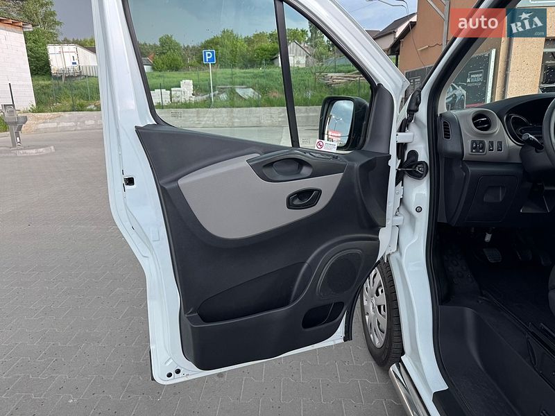 Грузопассажирский фургон Renault Trafic 2017 в Буче