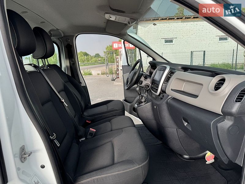 Грузопассажирский фургон Renault Trafic 2017 в Буче