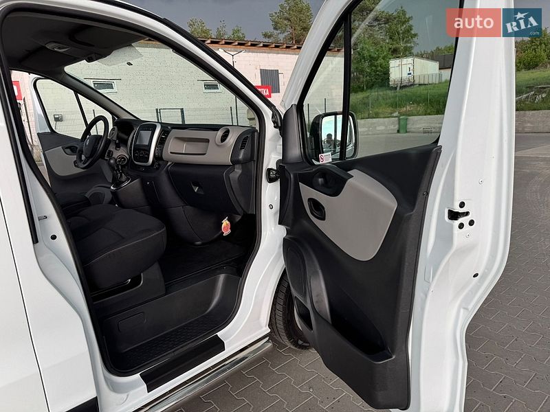 Грузопассажирский фургон Renault Trafic 2017 в Буче