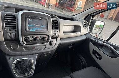 Грузопассажирский фургон Renault Trafic 2017 в Буче