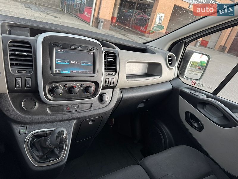 Грузопассажирский фургон Renault Trafic 2017 в Буче