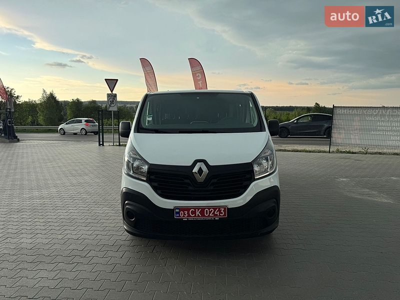 Грузопассажирский фургон Renault Trafic 2017 в Буче