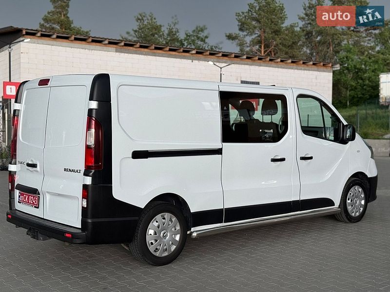 Грузопассажирский фургон Renault Trafic 2017 в Буче