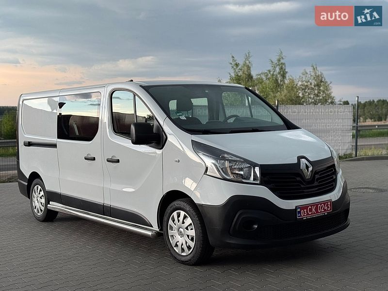 Грузопассажирский фургон Renault Trafic 2017 в Буче