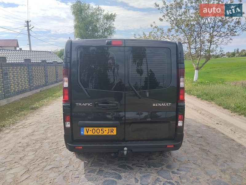 Грузопассажирский фургон Renault Trafic 2017 в Дубно