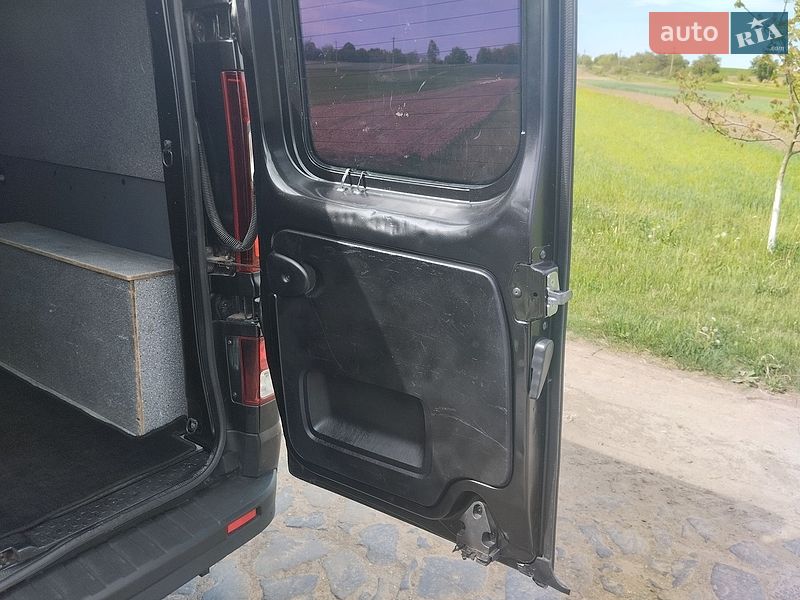 Грузопассажирский фургон Renault Trafic 2017 в Дубно