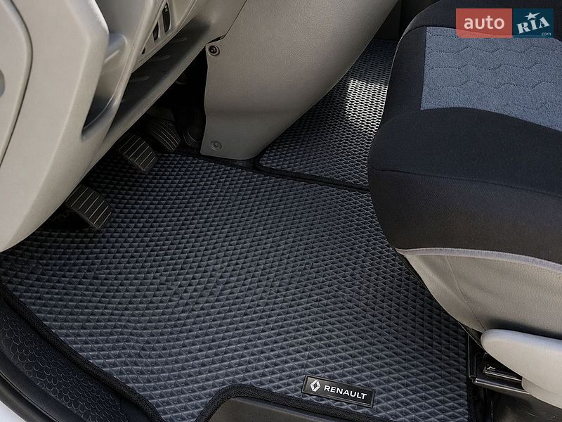Вантажний фургон Renault Trafic 2013 в Рівному