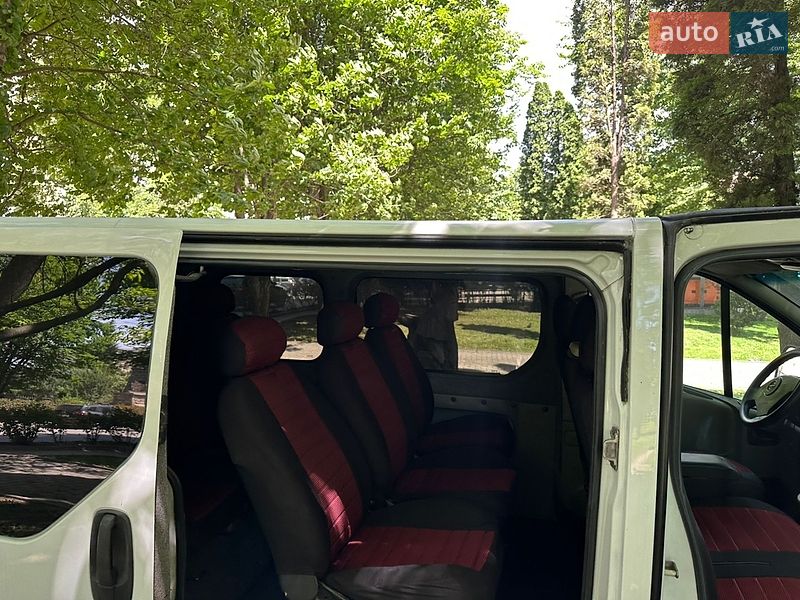 Мінівен Renault Trafic 2002 в Кам'янець-Подільському