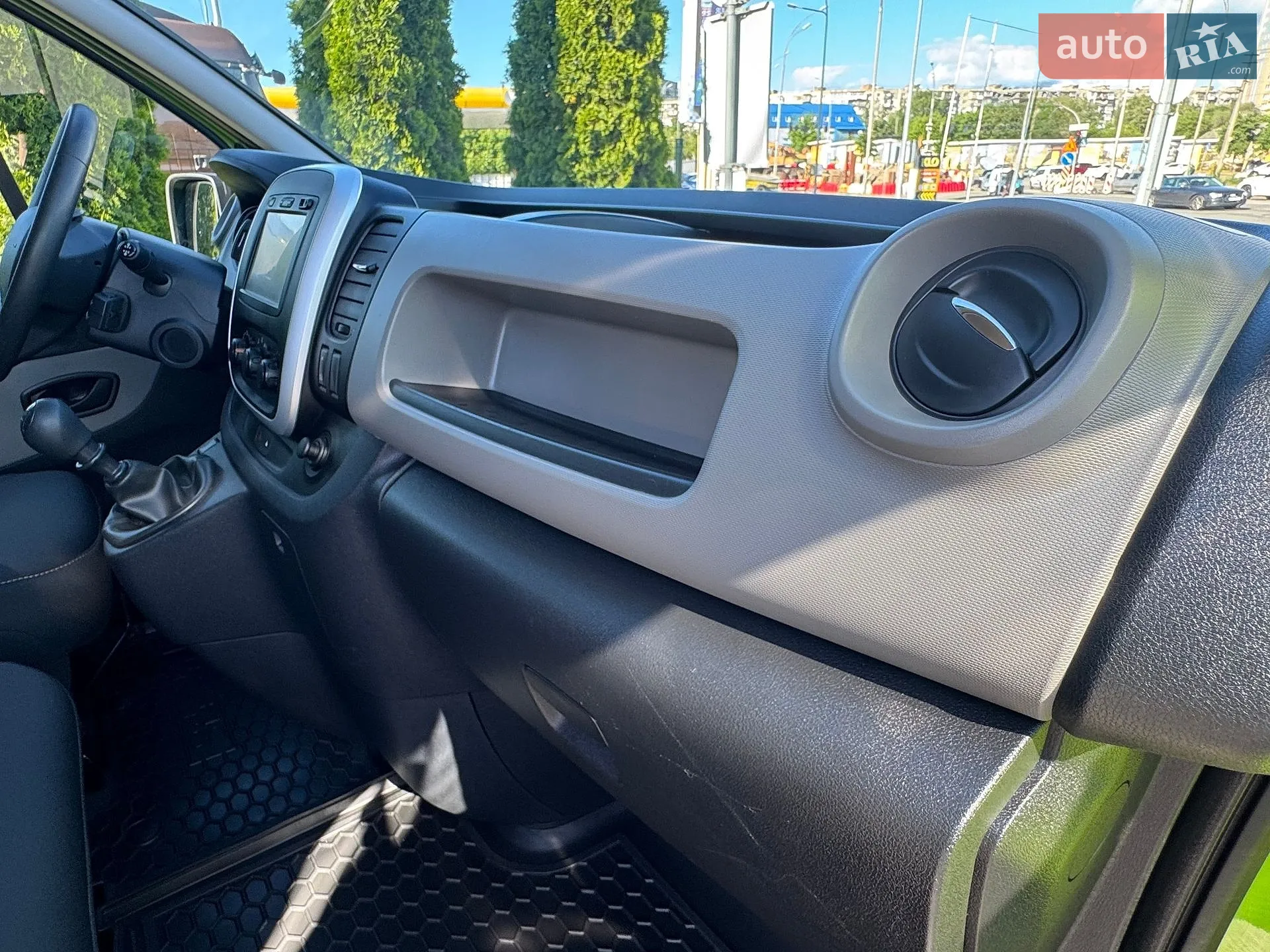 2015 Renault Trafic - мініатюра 52