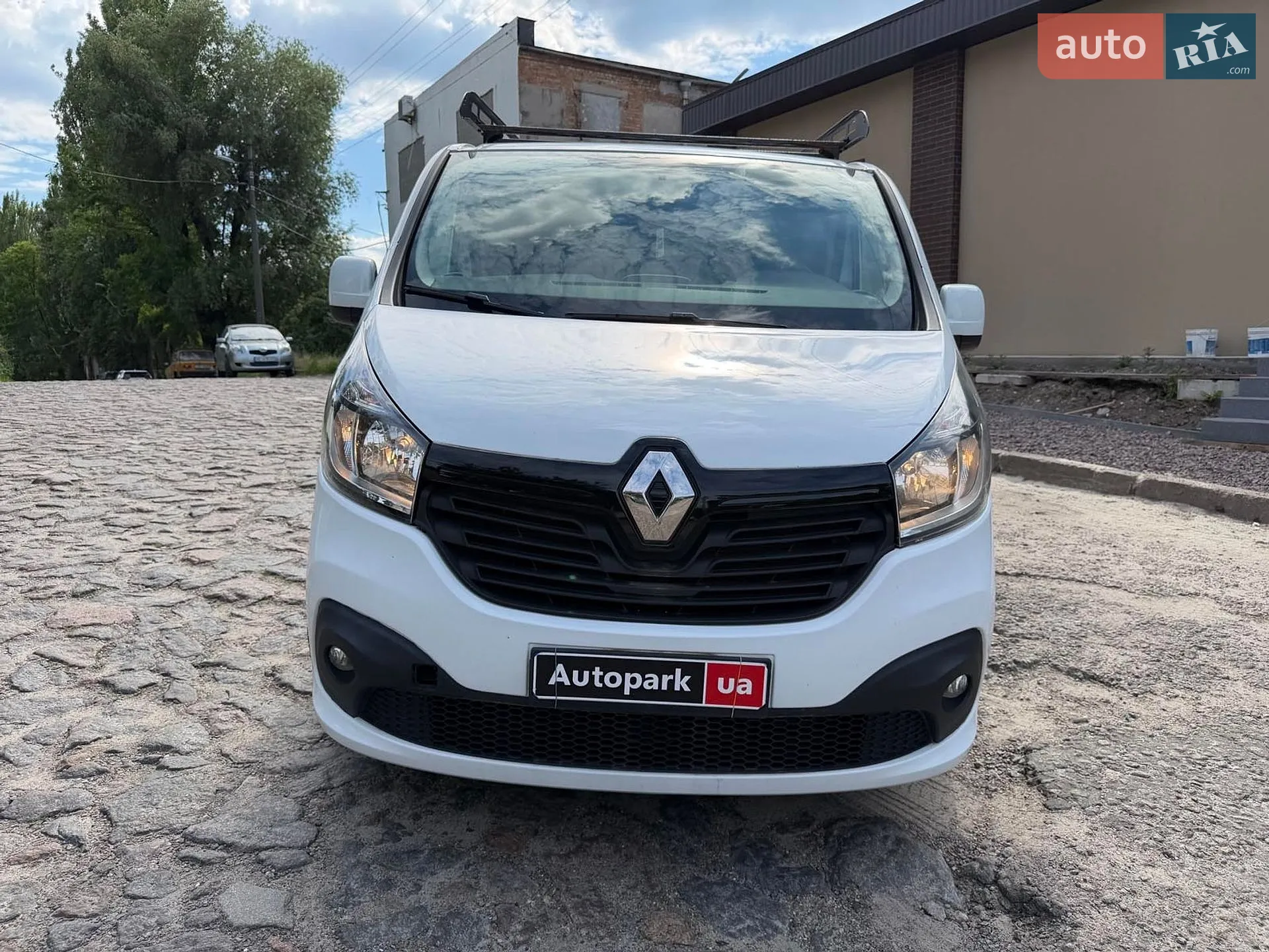 2015 Renault Trafic - мініатюра 2