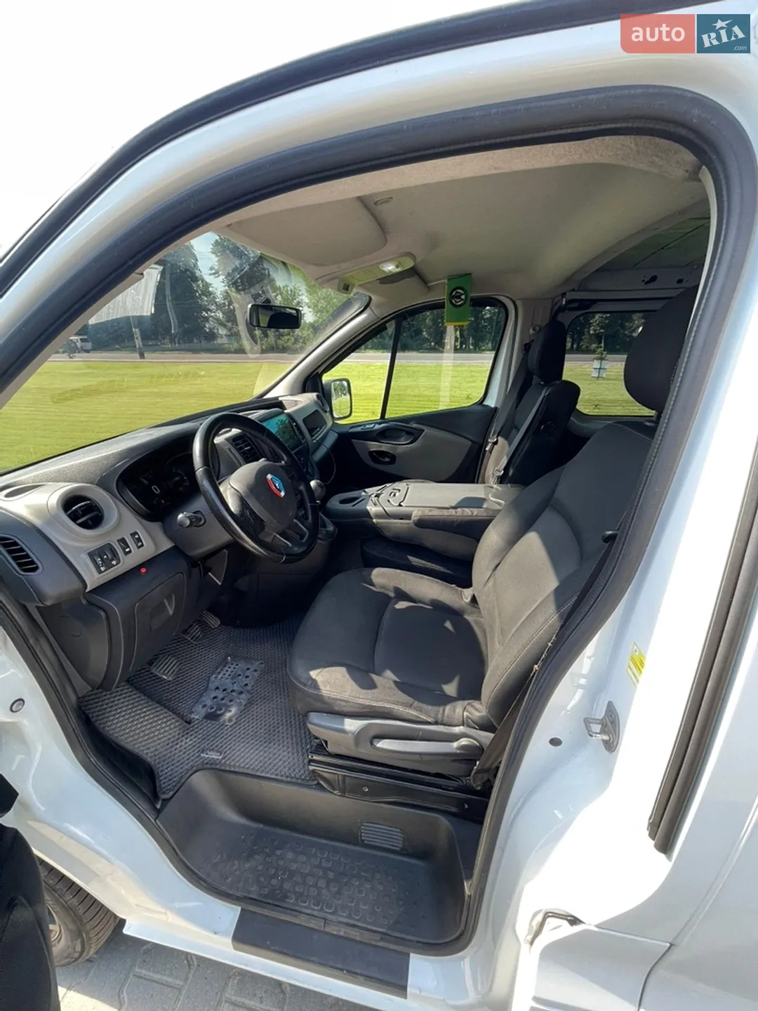 2015 Renault Trafic - мініатюра 15