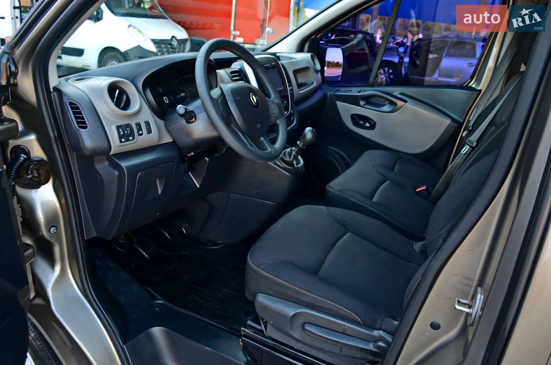 2015 Renault Trafic - мініатюра 4