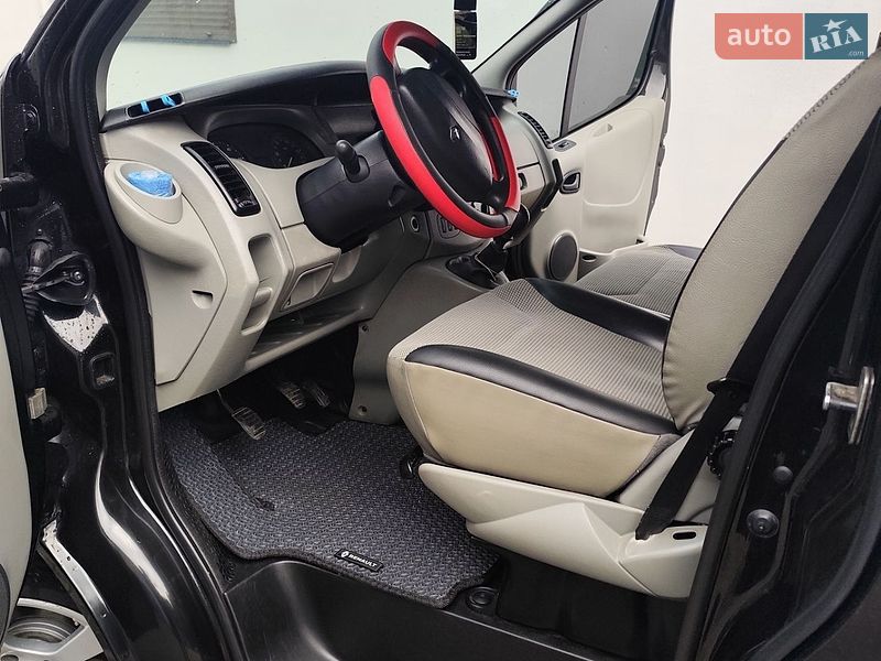 Минивэн Renault Trafic 2007 в Долине