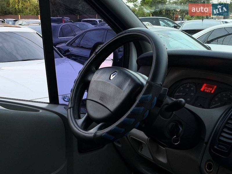 Вантажопасажирський фургон Renault Trafic 2007 в Харкові