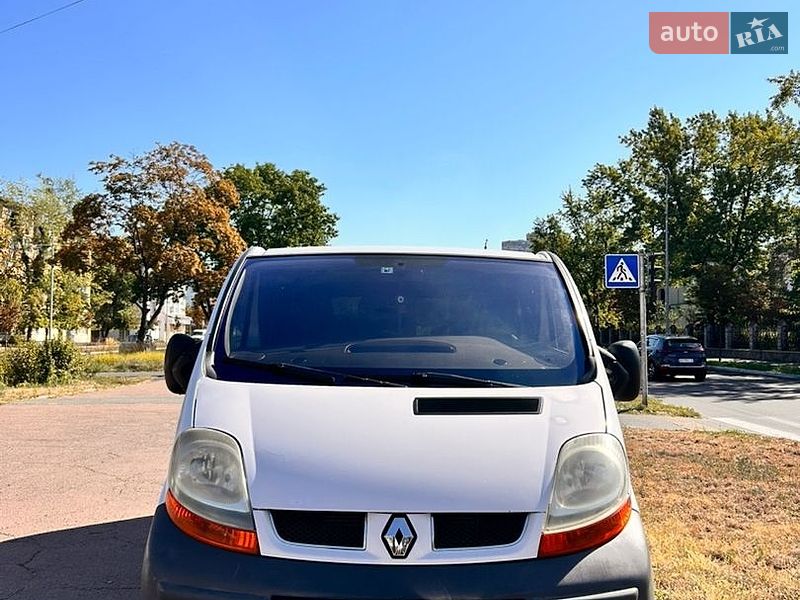 Вантажопасажирський фургон Renault Trafic 2003 в Києві