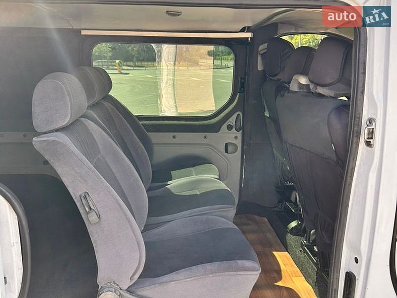 Вантажопасажирський фургон Renault Trafic 2003 в Києві