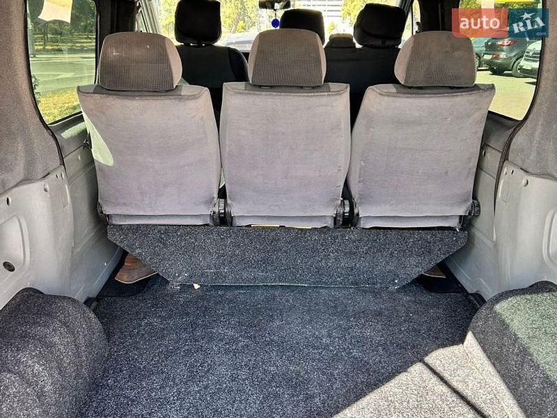 Вантажопасажирський фургон Renault Trafic 2003 в Києві