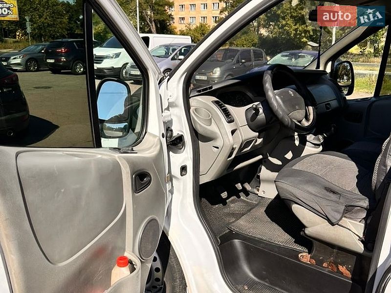 Вантажопасажирський фургон Renault Trafic 2003 в Києві
