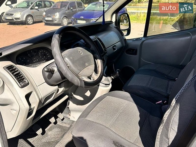 Вантажопасажирський фургон Renault Trafic 2003 в Києві