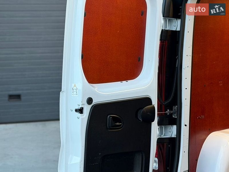 Грузопассажирский фургон Renault Trafic 2022 в Дубно