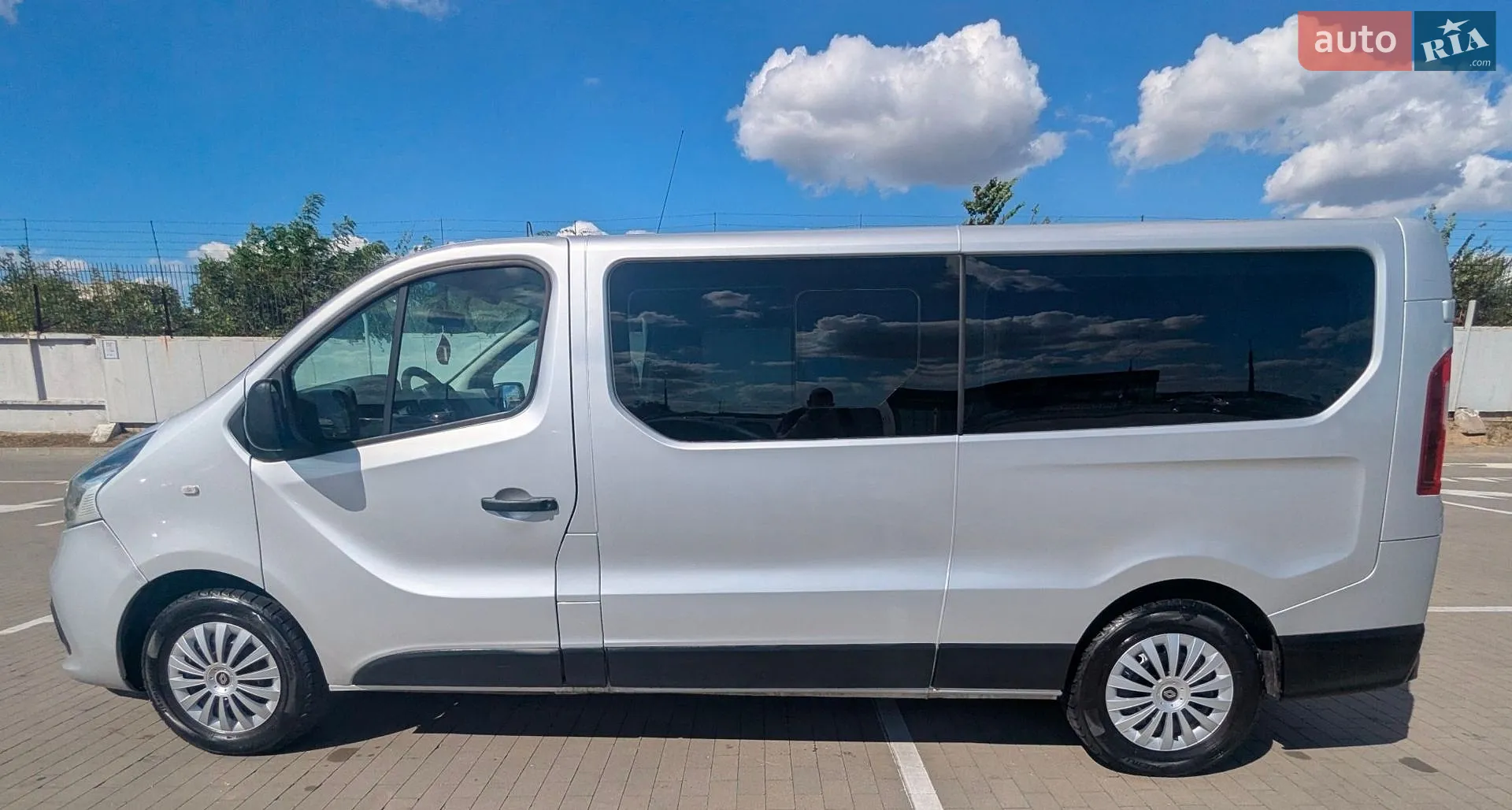 2015 Renault Trafic - мініатюра 2