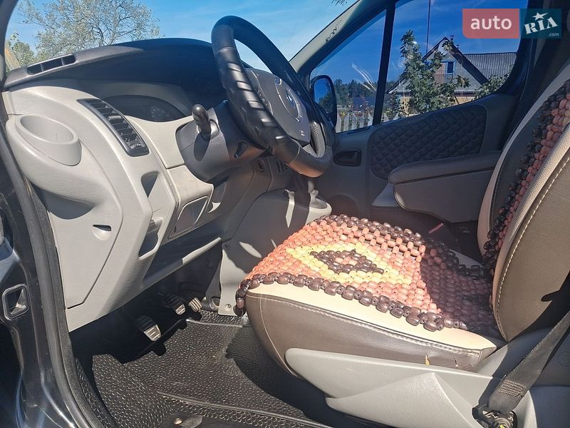 Мінівен Renault Trafic 2006 в Сарнах