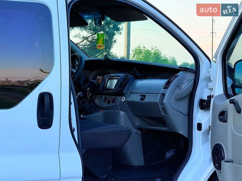 Мінівен Renault Trafic 2003 в Мені