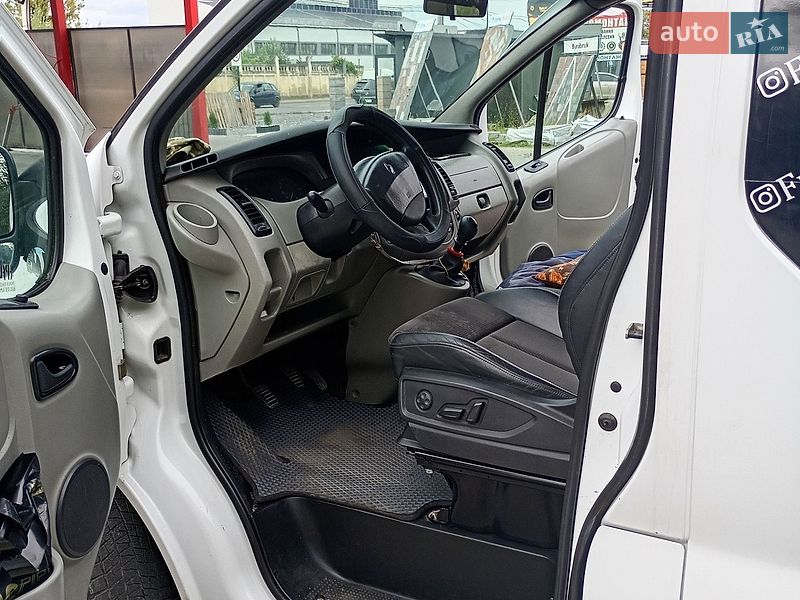 Вантажний фургон Renault Trafic 2005 в Самборі